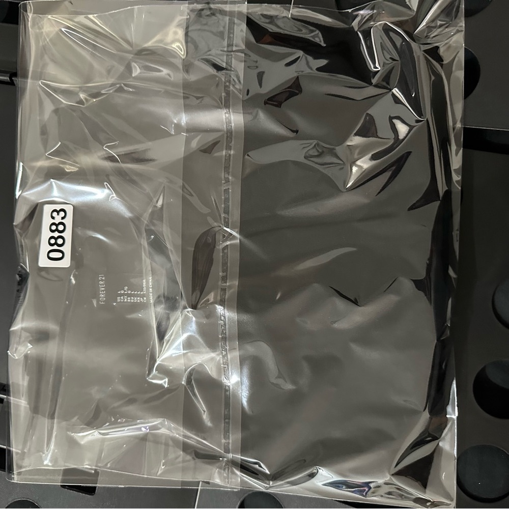 Forever‎ 21 Womens Black Crop Top Blouse Bell Sleeve Sz Large Whimsical Goth - Picture 7 of 7